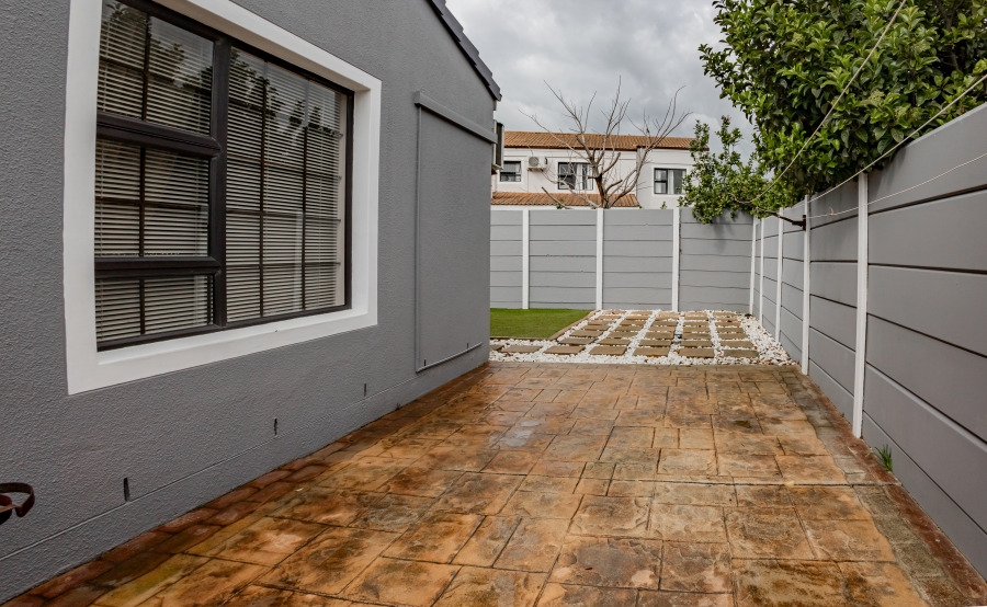 3 Bedroom Property for Sale in Uitzicht Western Cape